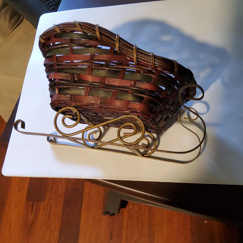 FTD Basket Weave Sleigh